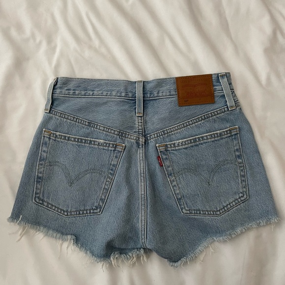 Levi’s 501 Light Blue Frayed Denim Short - Picture 6 of 10